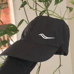 saucony running hat